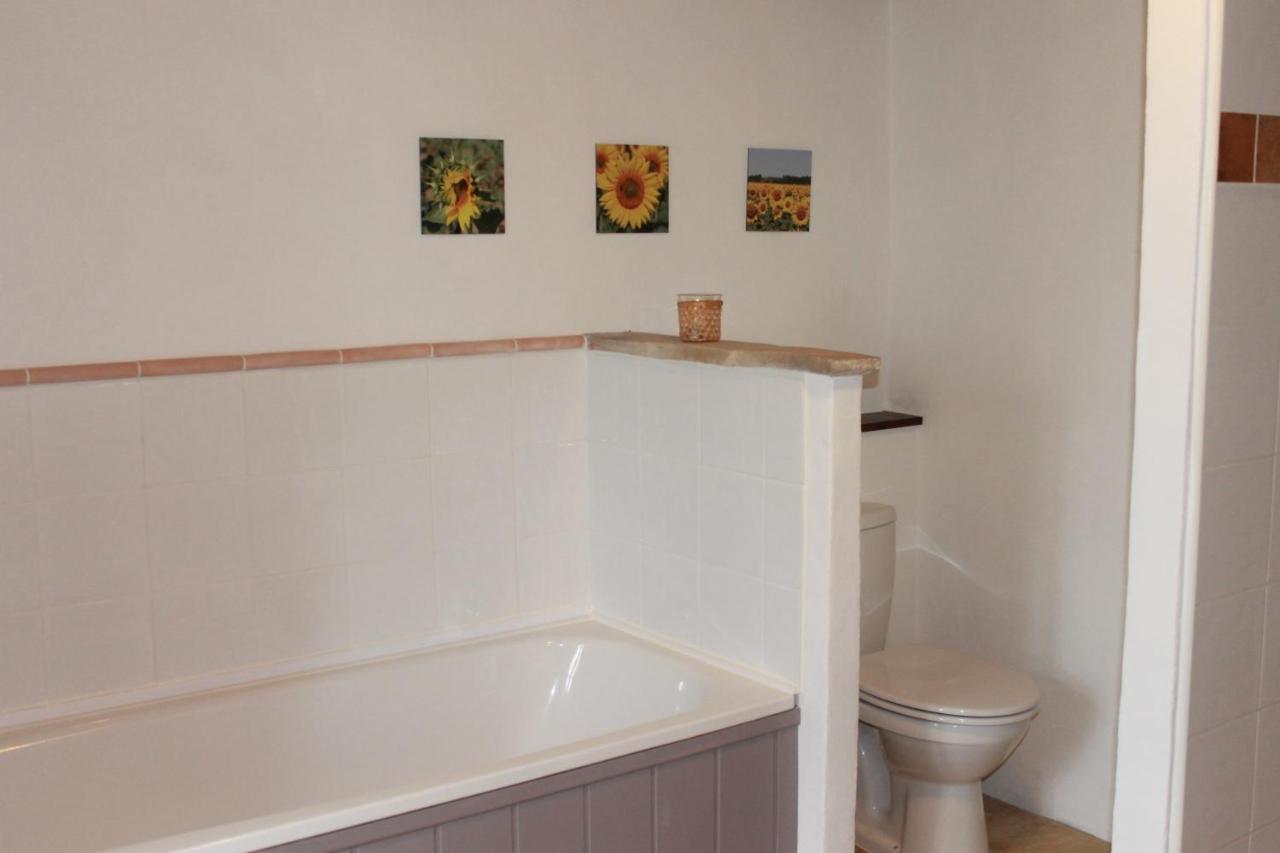 Au Mas De Janita Hotell Cahuzac-sur-Vère Exteriör bild