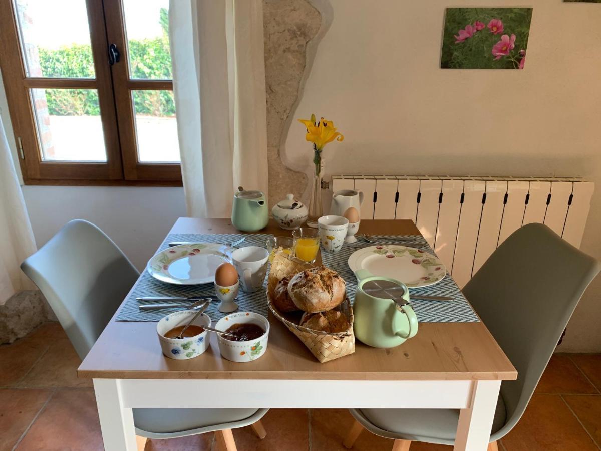 Au Mas De Janita Hotell Cahuzac-sur-Vère Exteriör bild